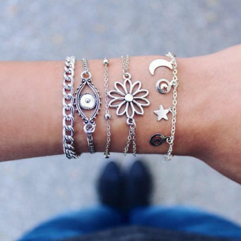 Minnieskull Moon star eyes hollow flower all-match fashion bracelet - Minnieskull