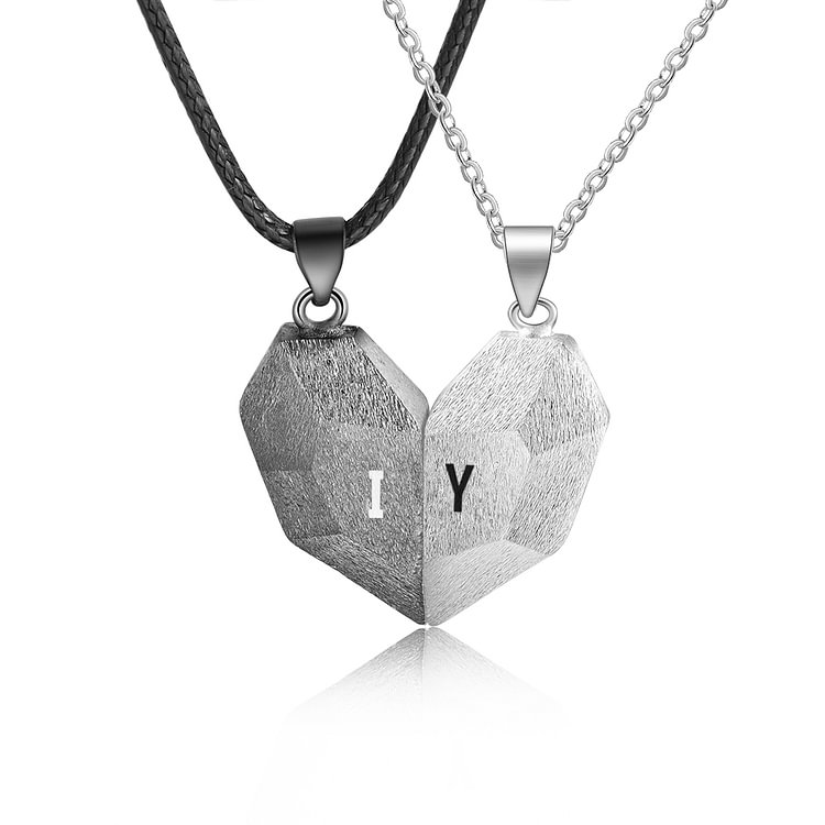 2 Pieces Personalized Necklace for Couple Magnetic Interattraction Heart-Shaped Name Necklace