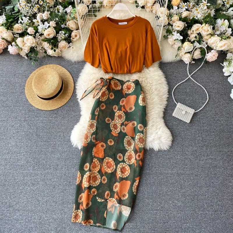 Basic Tee+Wild Floral Skirt P10145