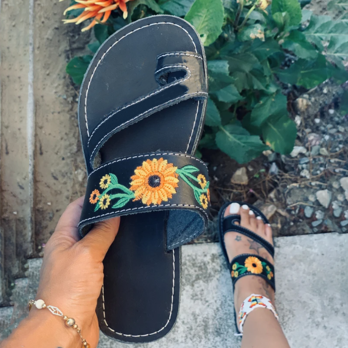 Women’s Fashionable And Comfortable Sunflower Embroidered Flip Flops