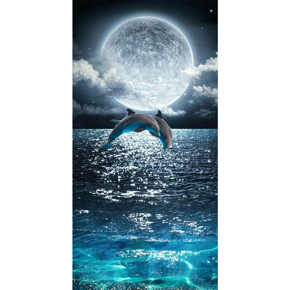 Луна дельфины песня. Дельфин Луна. Marine Moon Дельфин.