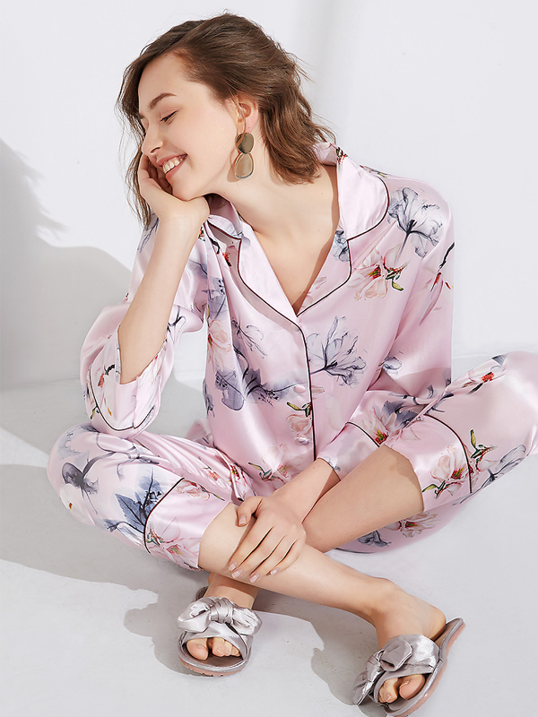 19 MOMME Pyjama en soie rose floral à manches longues 1