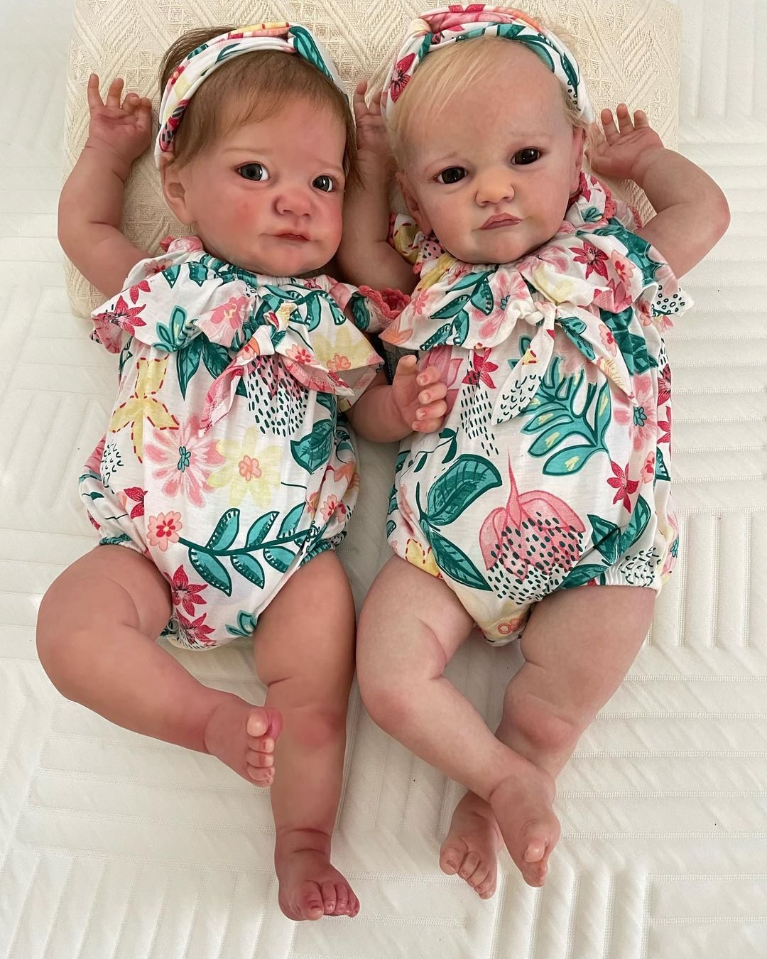 Reborn Twin Sisters 22" Cute Lifelike Handmade Silicone Soft Weighted Body Reborn Toddlers Dolls