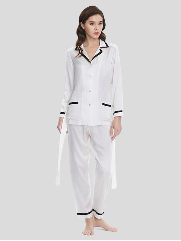 22 MOMME Pyjama en soie luxe en blanc avec ceinture 1