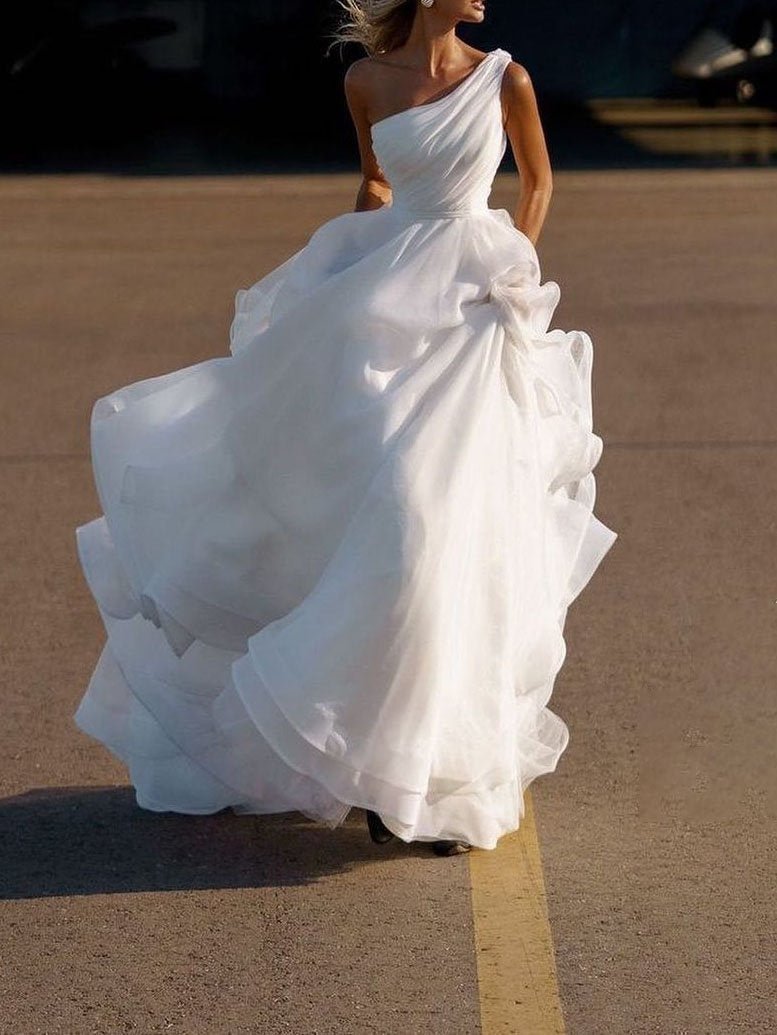 Asymmetrical sleeve multi-layer mesh wedding dress