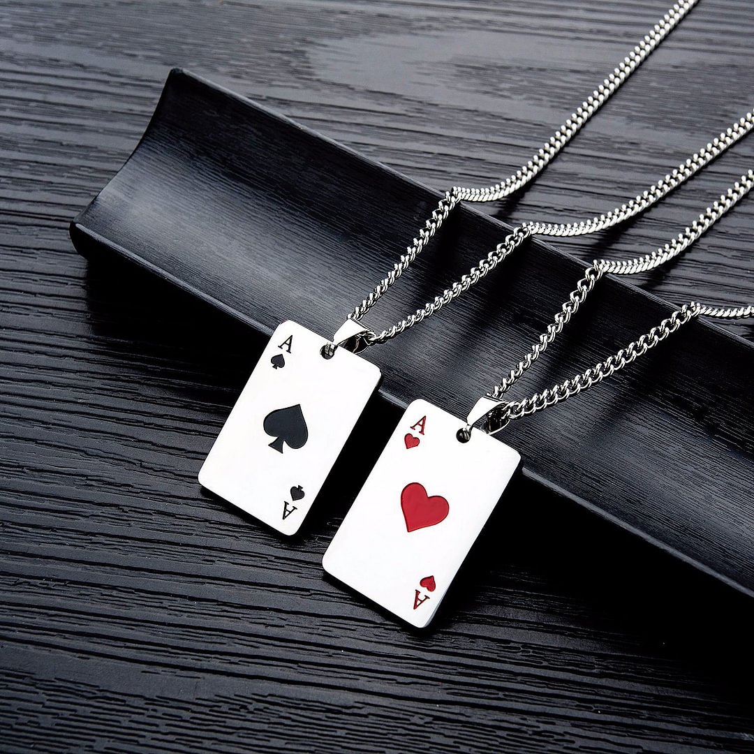 Creative Playing Cards Heart Pendant / Techwear Club / Techwear