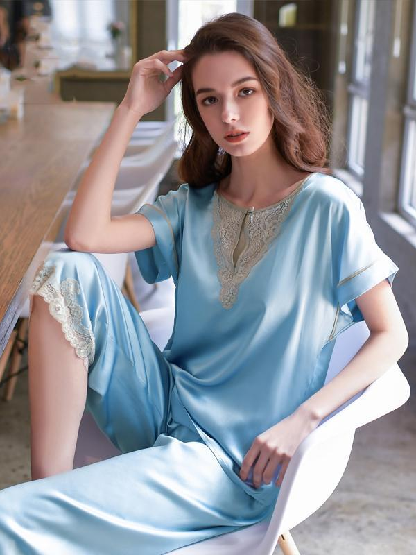 19 MOMME Pyjama en soie bleu manches courtes détail dentelle-Soie Plus