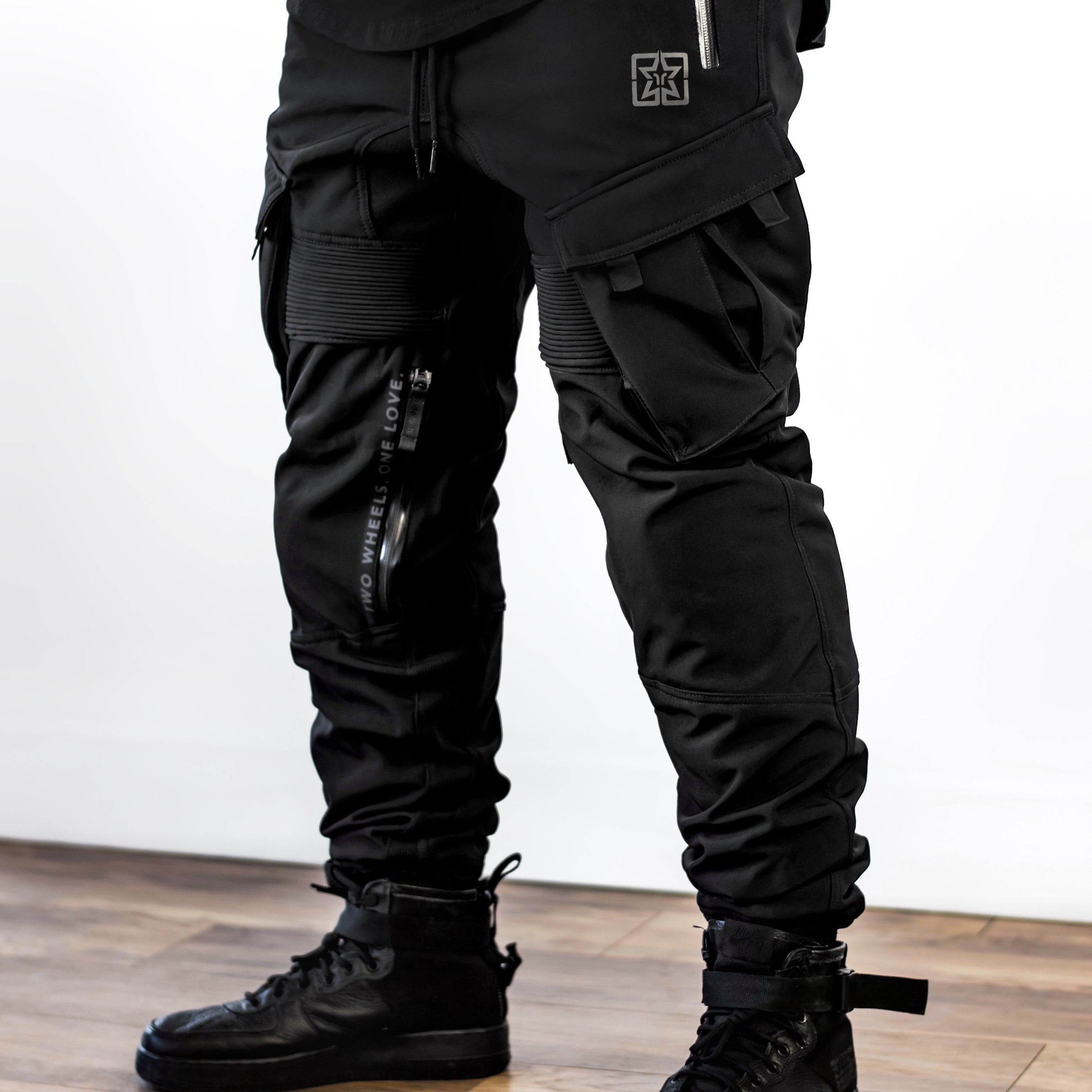 softshell joggers