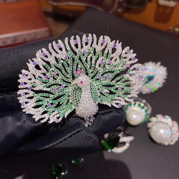 Gold-Plated Vintage Luxury Emerald Peacock Emerald Brooch