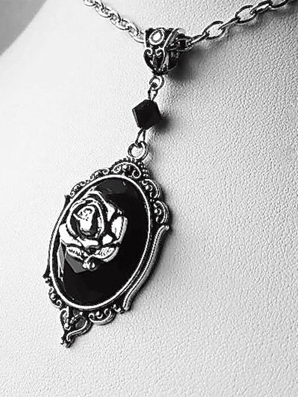 Punk Style Classic Vintage Rose Carved Pendants Crystal Necklace