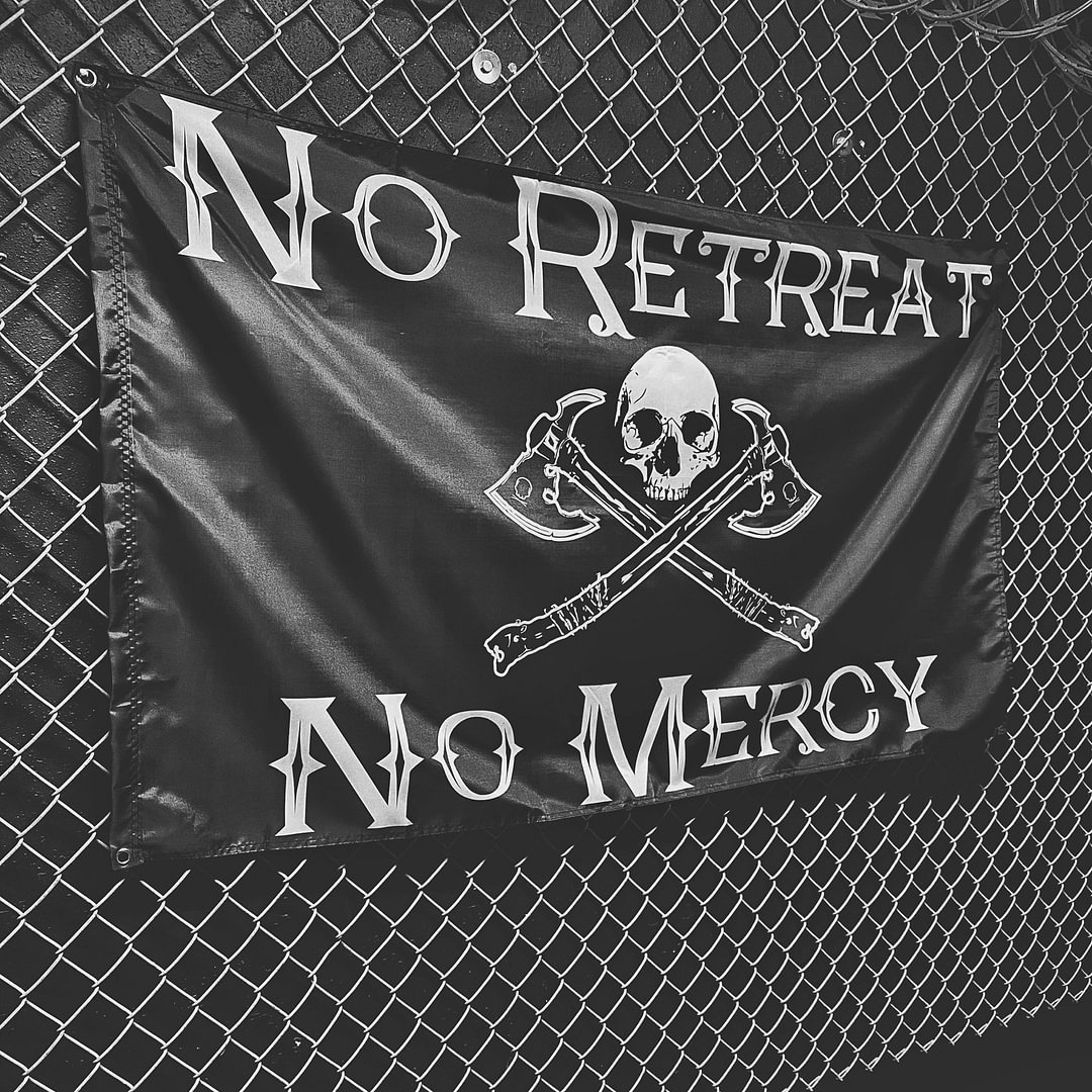 Livereid No Retreat No Mercy Skull Print Hanging Flag Home Decor - Livereid