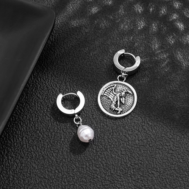 Men's Vintage Asymmetric Pearl Medal Drop Earrings / Techwear Club / Techwear