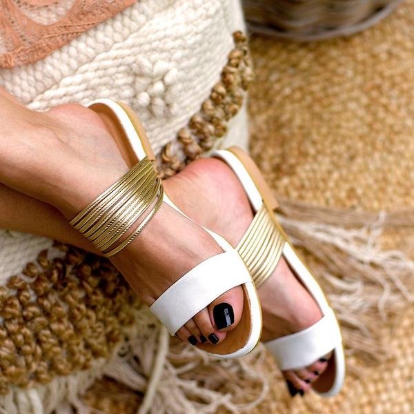 Flat sandals for women are elegant and elegant