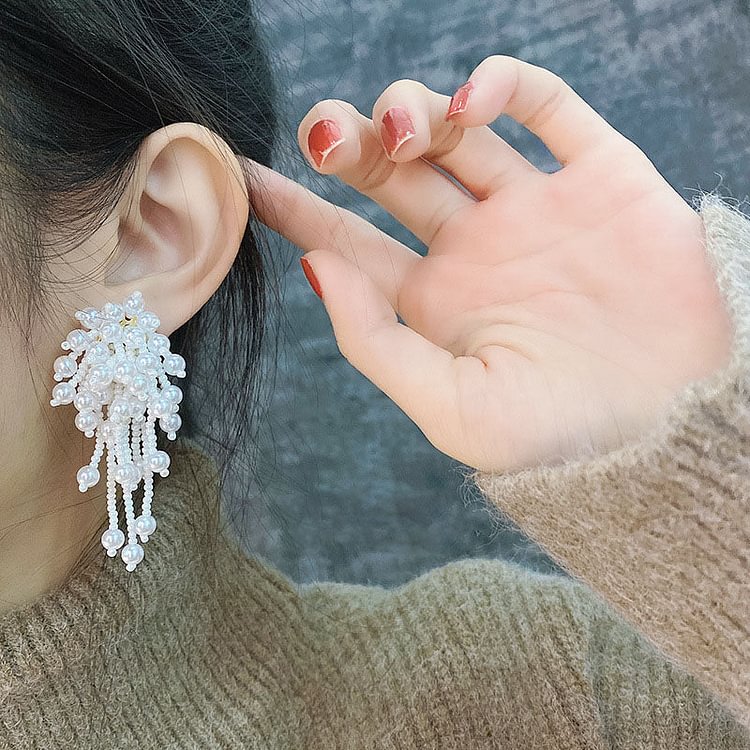 Elegant pearl tassel earrings