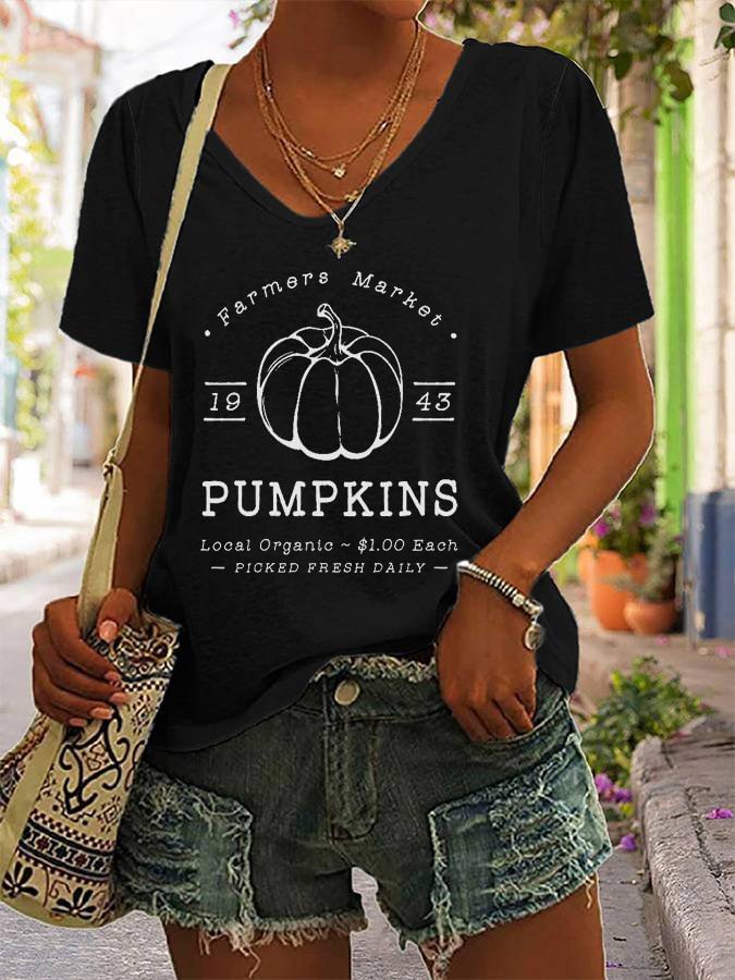 Halloween Women's Farmers Market Pumpkins 1943 Local Organic Picked Fresh Daily Print Casual T-Shirt