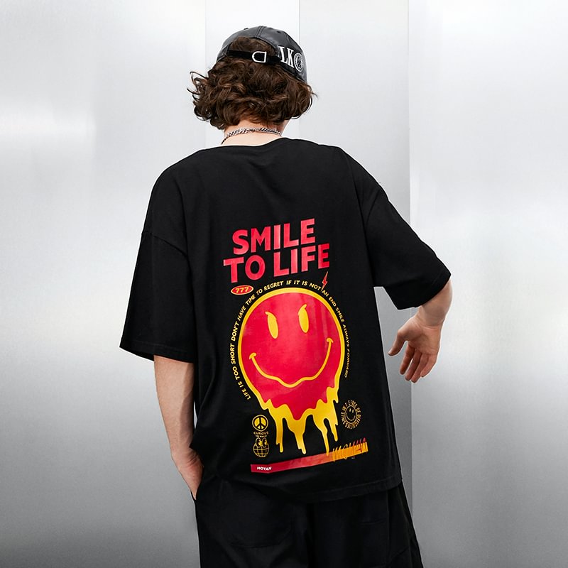 "Smile" Graffiti T-shirt / Techwear Club / Techwear