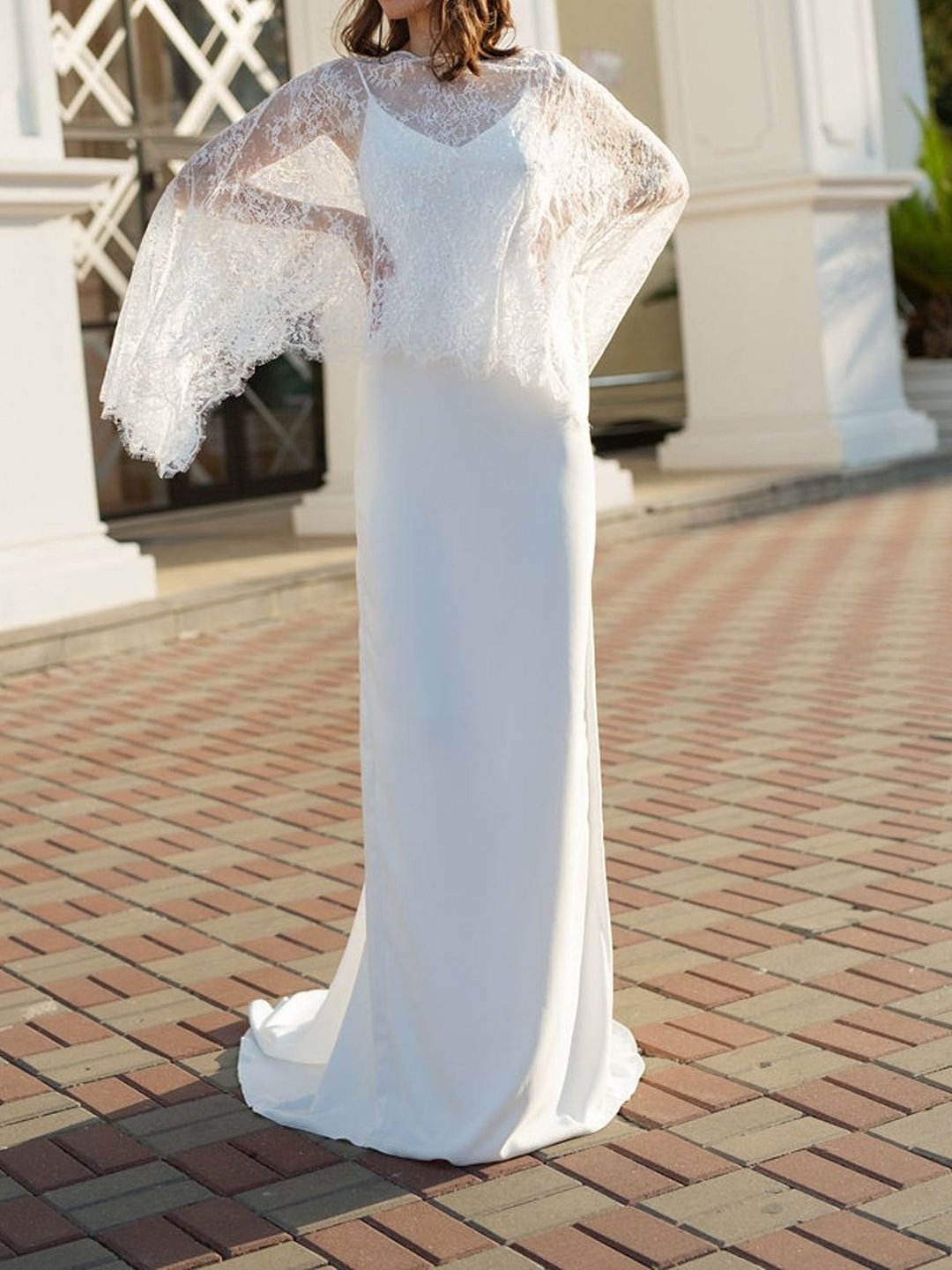 Sling pure color wedding dress with lace shawl