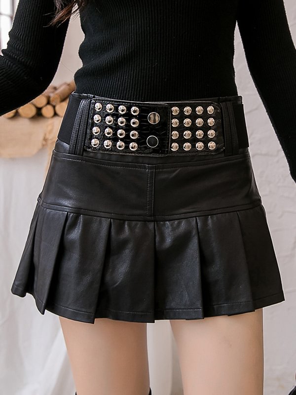 Trendy Rivets Buttoned Pleated PU Shorts