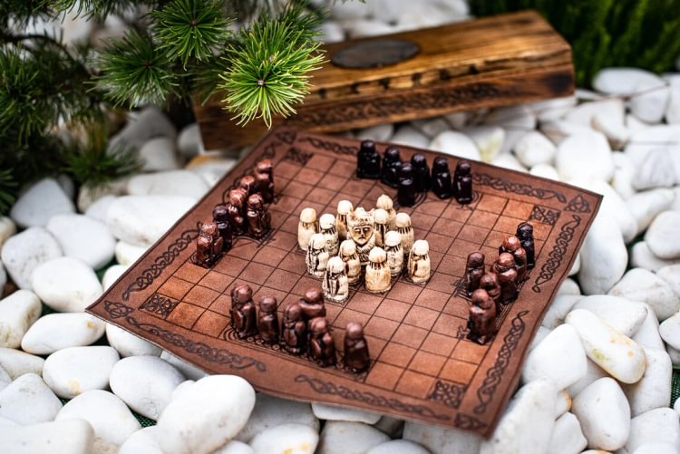 Hnefatafl board game viking chess - sean - Codlins