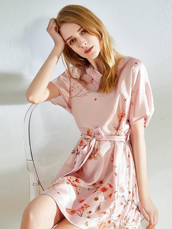 19 MOMME Pyjama en soie imprimé fleuri collection 2020 1